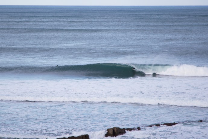 Pro sufers demonstrate how it's done.